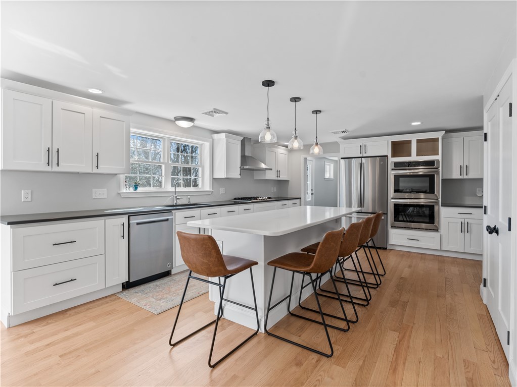 21 Overhill Road Warren, RI 02885 - Photo 2 of 39