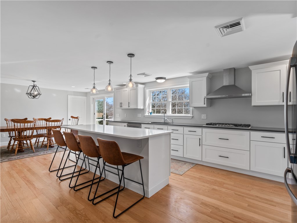 21 Overhill Road Warren, RI 02885 - Photo 4 of 39