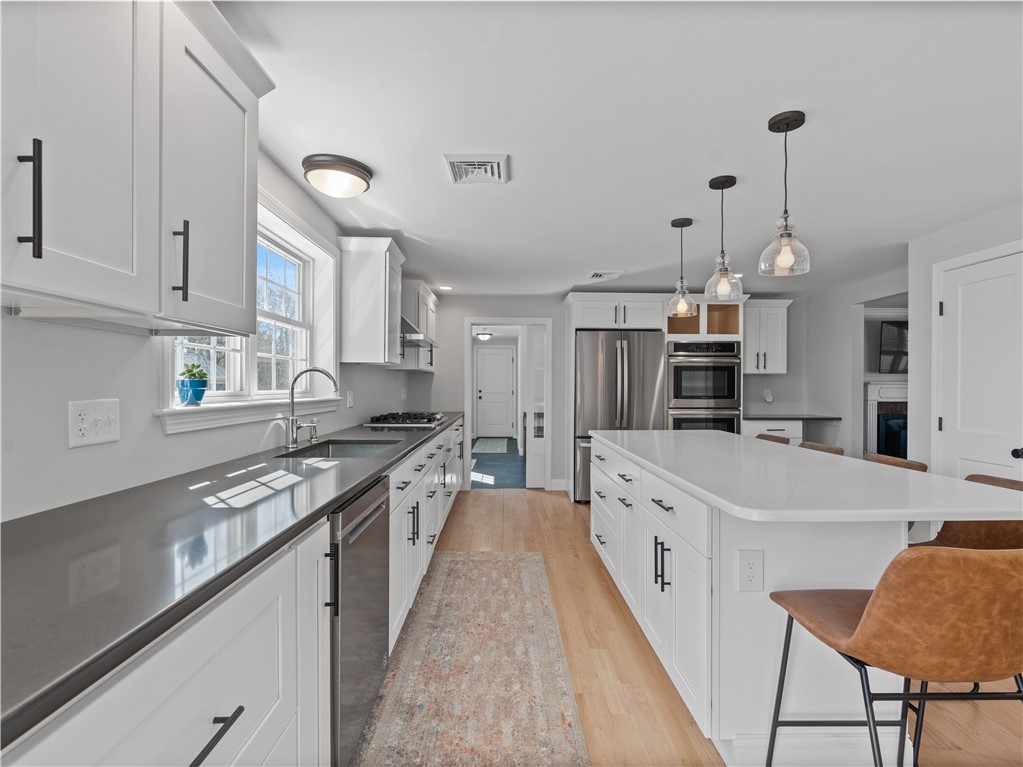 21 Overhill Road Warren, RI 02885 - Photo 5 of 39