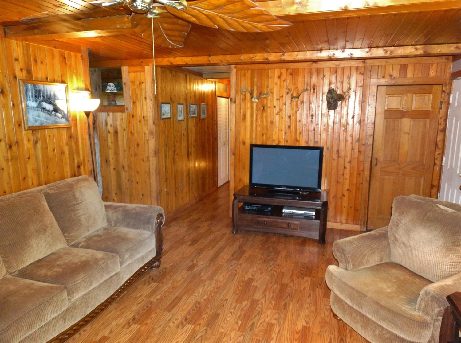428 Newcastle Road Valparaiso, IN 46385 - Photo 3 of 10 1500x1117