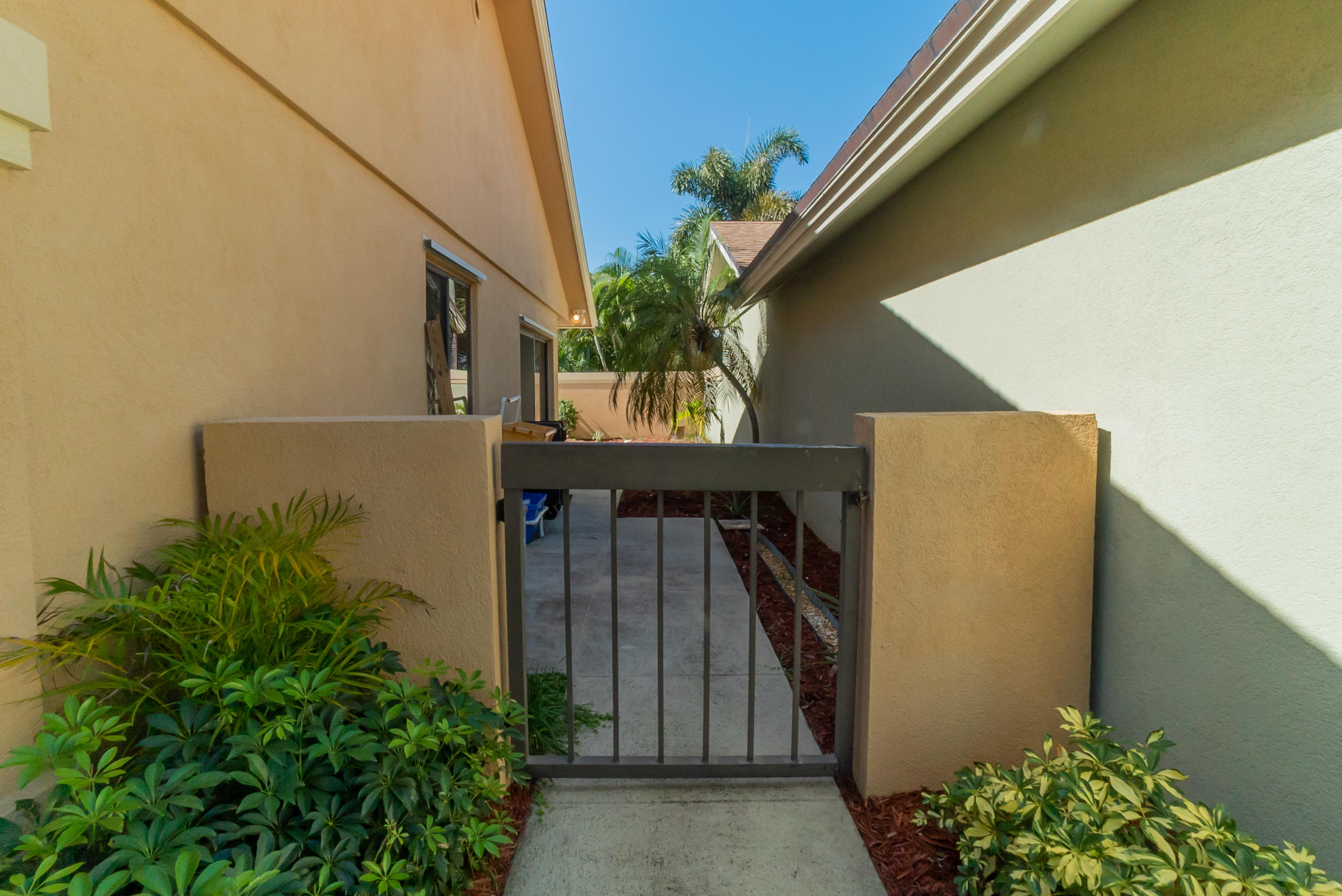 332 Ridge Road Jupiter, FL 33477 - Photo 23 of 30 Side Gate