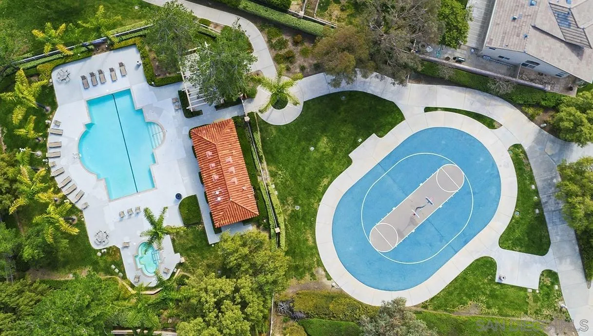 31450 Corte Rimola Temecula, CA 92592 - Photo 27 of 31 an aerial view of a swimming pool