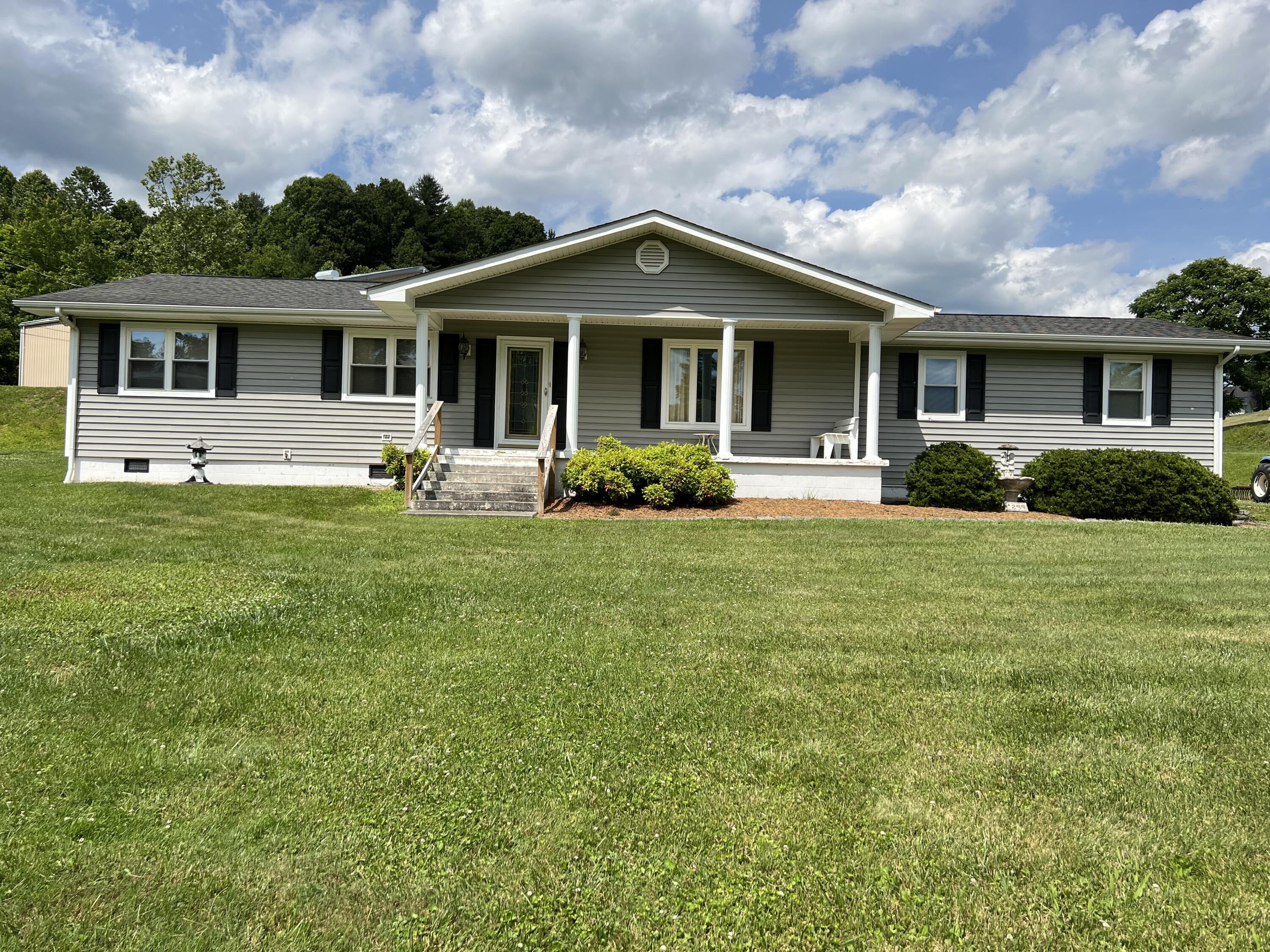 299 Spring Street Southeast Coeburn, VA 24230 - Photo 1 of 25 IMG_0123