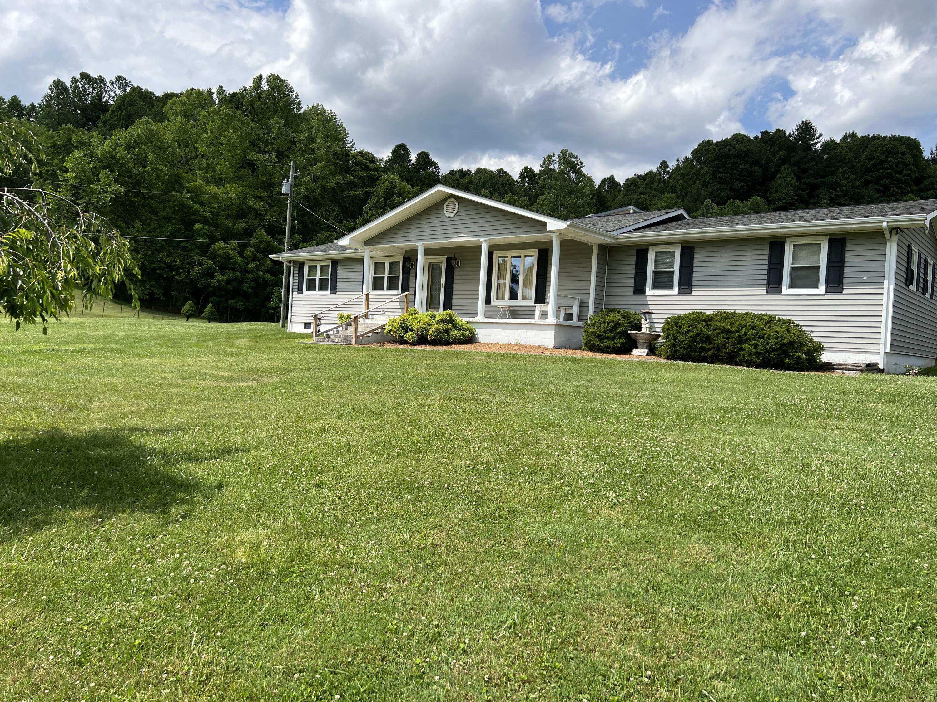 299 Spring Street Southeast Coeburn, VA 24230 - Photo 3 of 25 IMG_0118