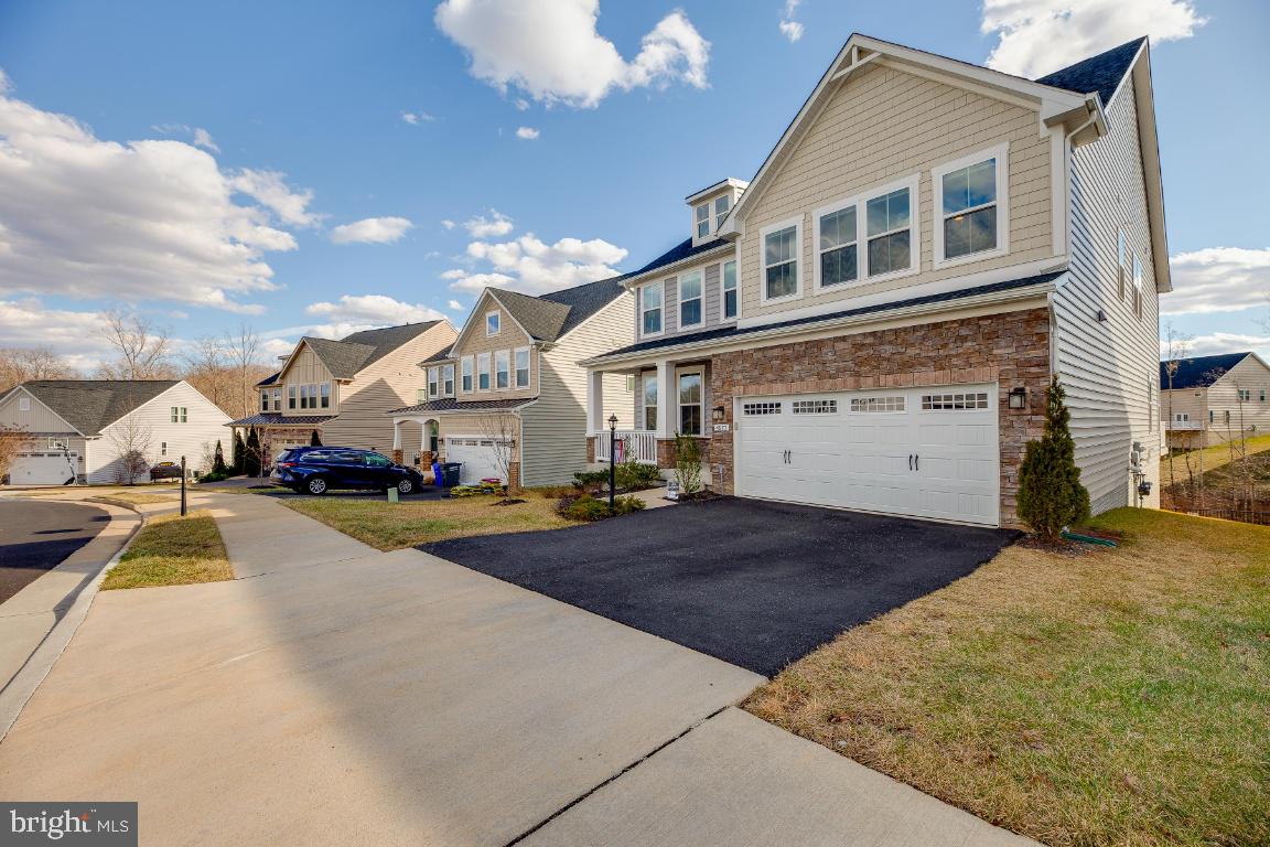 4577 Cotswold Manor Loop Woodbridge, VA 22192 - Photo 2 of 64