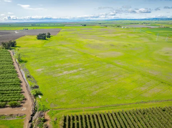 a view of an swimming pool and an outdoor space