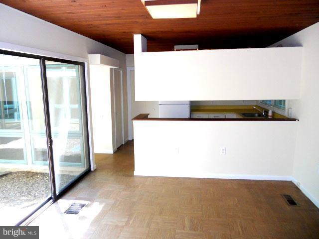 2659 Ogleton Road Annapolis, MD 21403 - Photo 2 of 22 Dining room with slider to enclosed courtyard