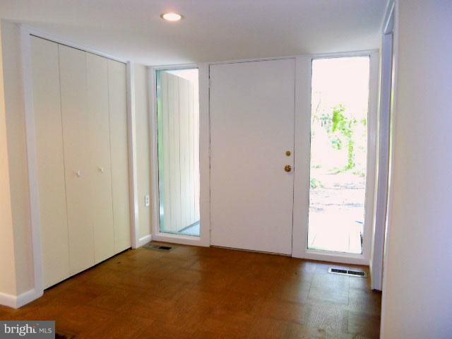 2659 Ogleton Road Annapolis, MD 21403 - Photo 11 of 22 Foyer