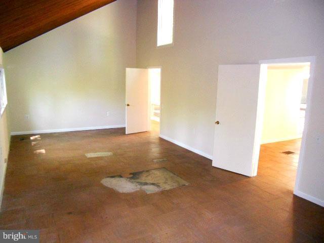 2659 Ogleton Road Annapolis, MD 21403 - Photo 5 of 22 Bedroom #2-vaulted wood ceiling,clerestory windows