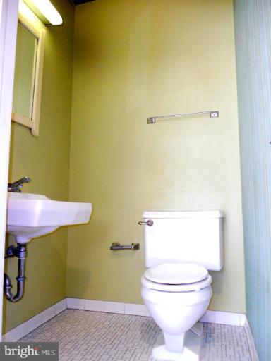 2659 Ogleton Road Annapolis, MD 21403 - Photo 9 of 22 Half bath