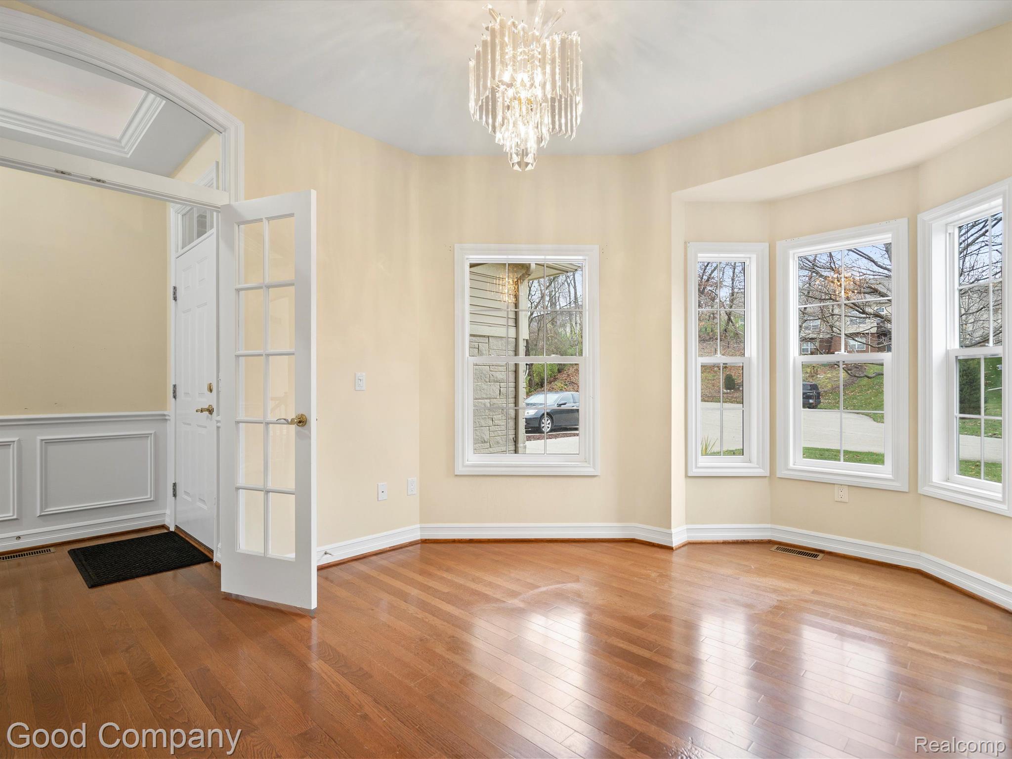 603 Poplar Court Rochester, MI 48306 - Photo 3 of 26 Gallery Image 3