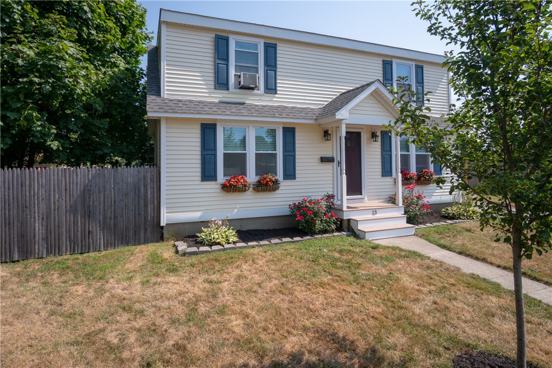 13 Rosedale Court Middletown, RI 02842 - Photo 2 of 33