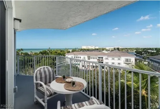 $6,200 | 1300 Gulf Shore Boulevard North, Unit 701, Naples, FL 34102