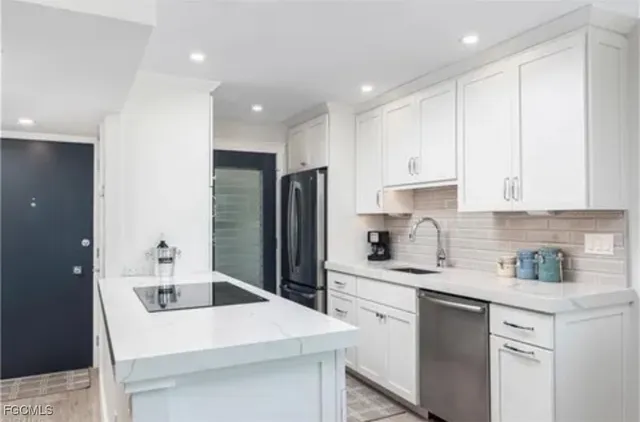 $6,200 | 1300 Gulf Shore Boulevard North, Unit 701, Naples, FL 34102