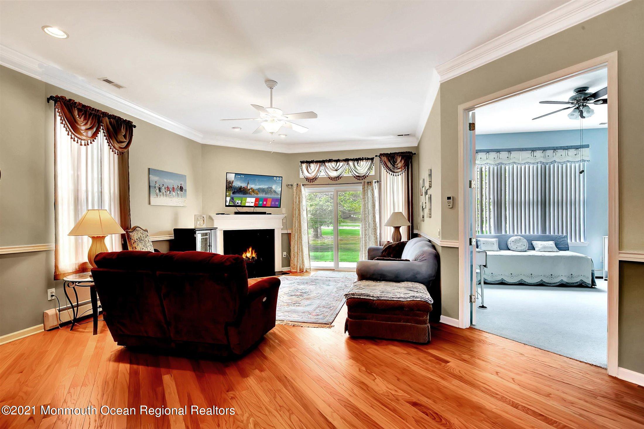 46 Shoal Road Jackson, NJ 08527 - Photo 12 of 42 16-Family Room