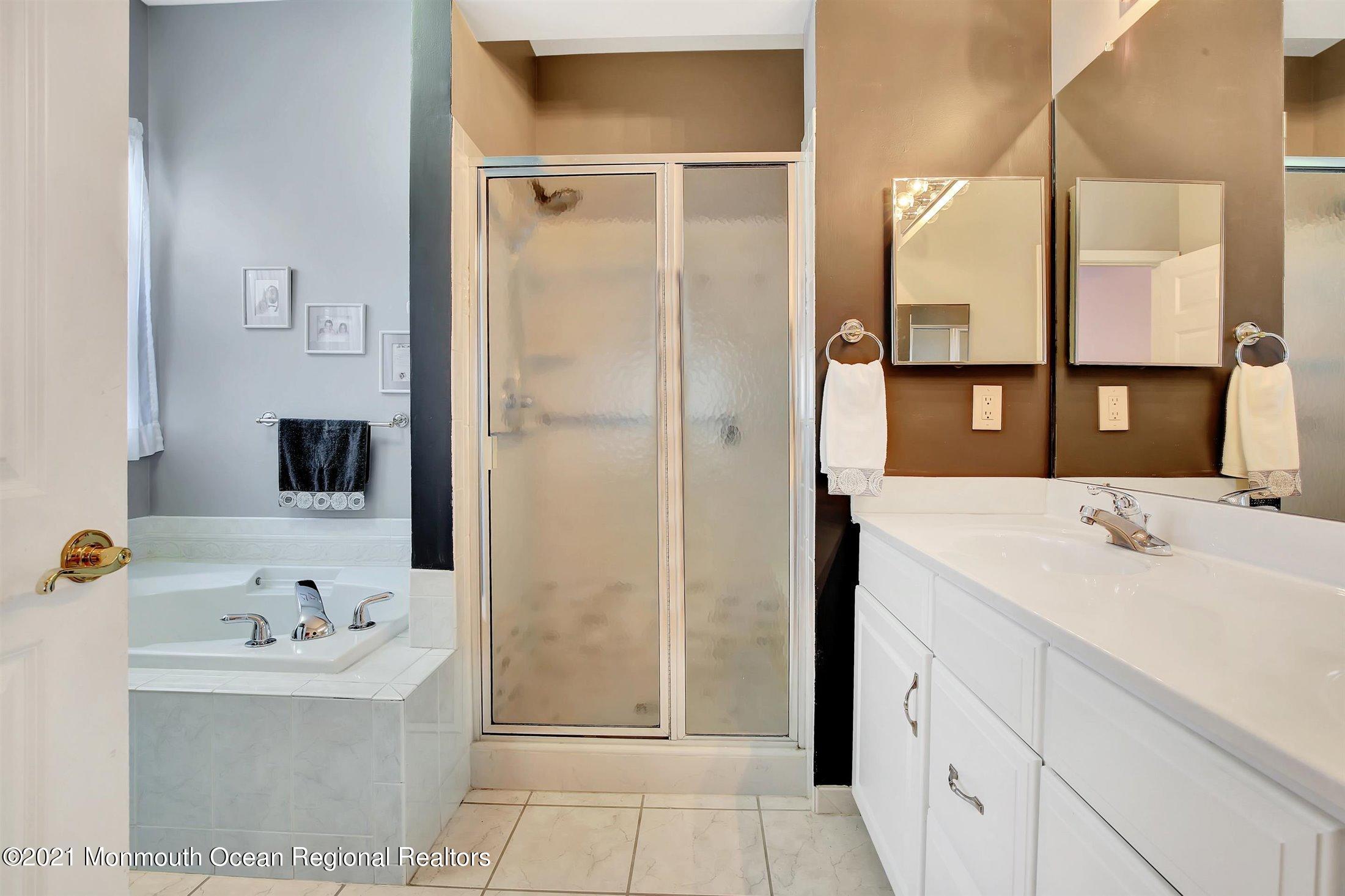 46 Shoal Road Jackson, NJ 08527 - Photo 19 of 42 23-Master Bathroom