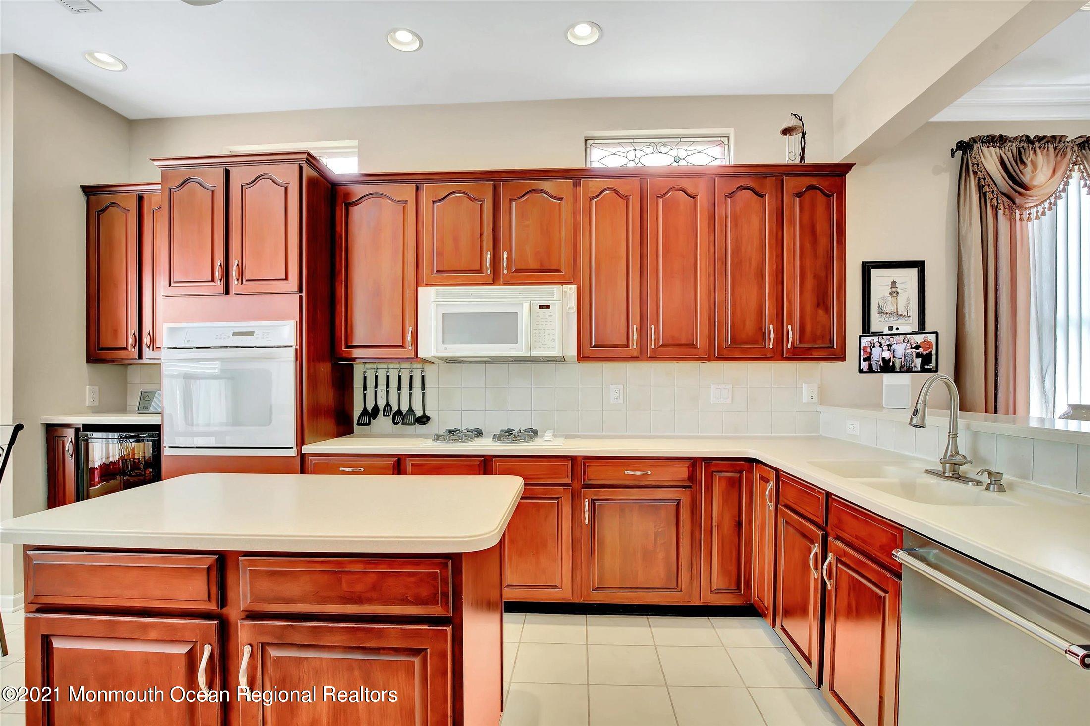 46 Shoal Road Jackson, NJ 08527 - Photo 7 of 42 10-Kitchen