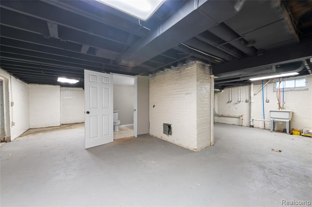 21855 Schoenherr Road Warren, MI 48089 - Photo 29 of 41