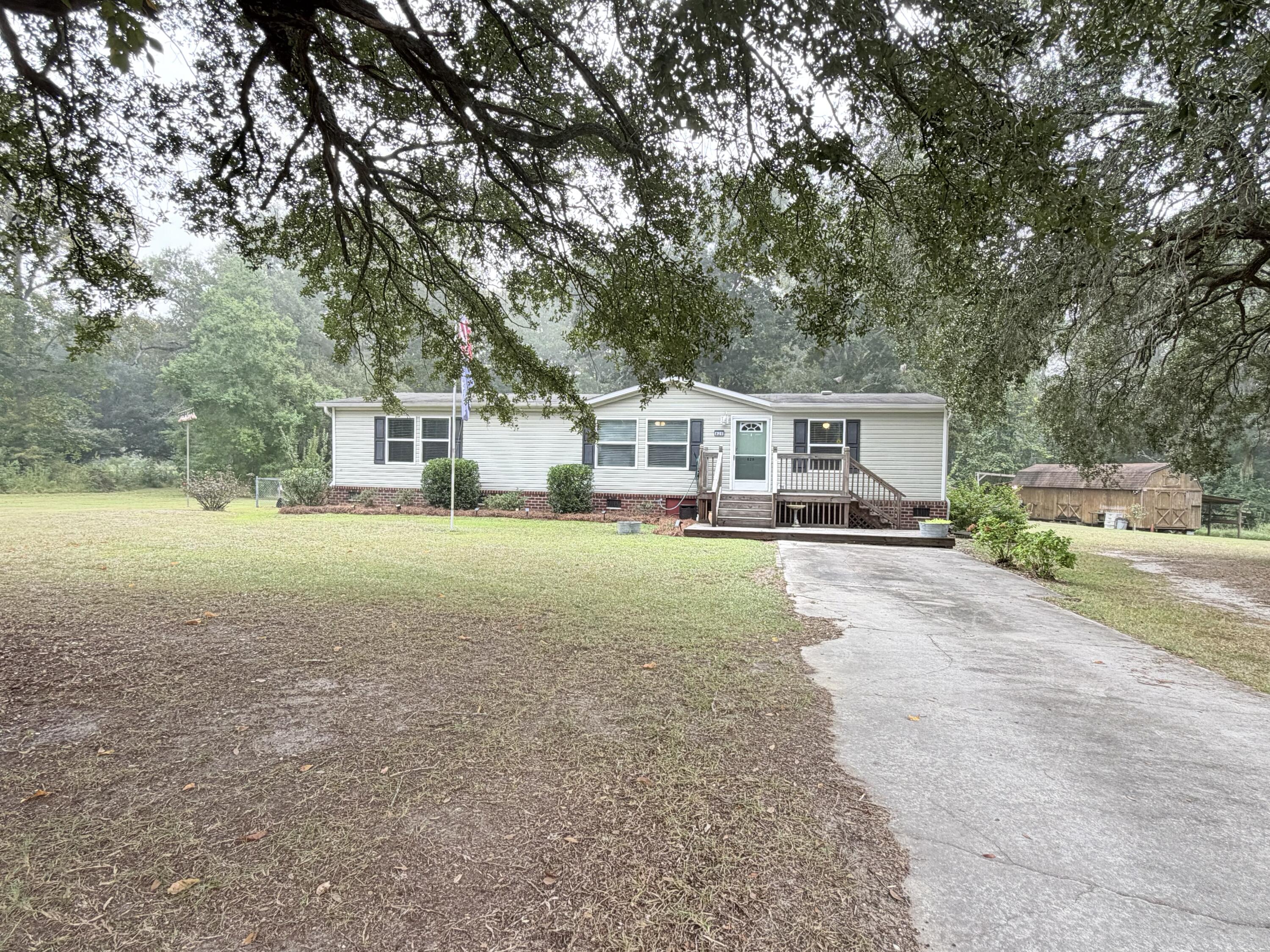 828 Morrisville Road Andrews, SC 29510 - Photo 3 of 17 IMG_5592
