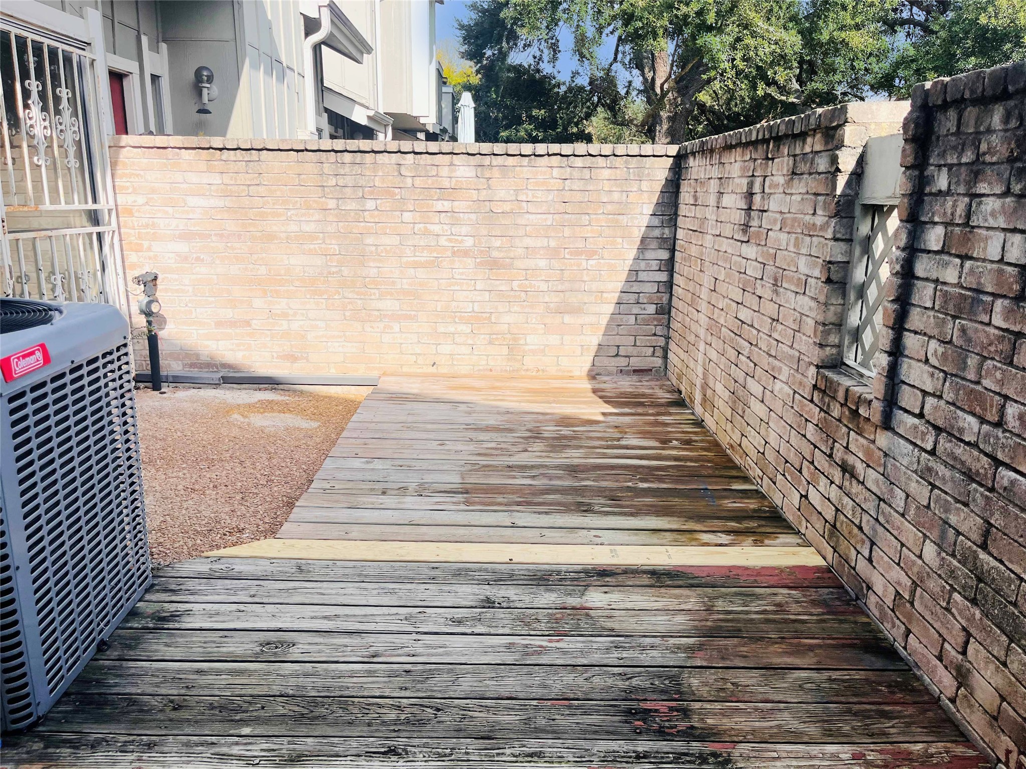 12973 Wirevine Lane Houston, TX 77072 - Photo 3 of 13 Coffee or Lunch on Private Patio