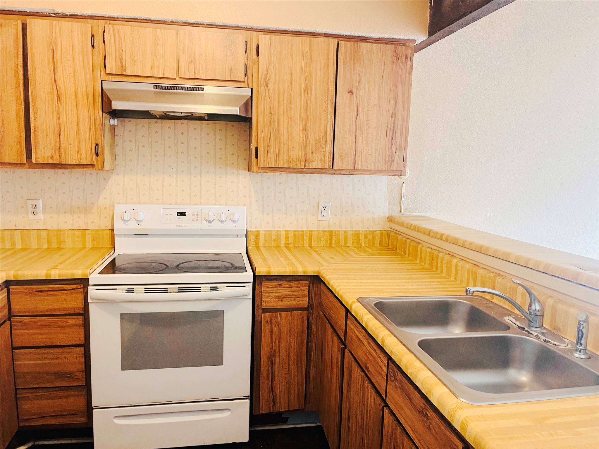 12973 Wirevine Lane Houston, TX 77072 - Photo 4 of 13 Kitchen