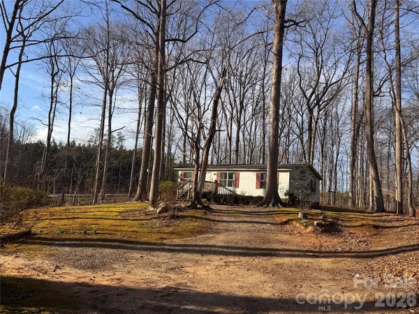 a view of a house with yard and trees