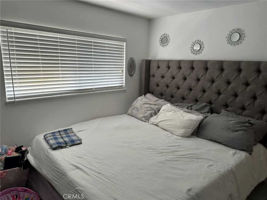 2752 Wanda Avenue Simi Valley, CA 93065 - Photo 23 of 40 a bedroom with a bed and a window