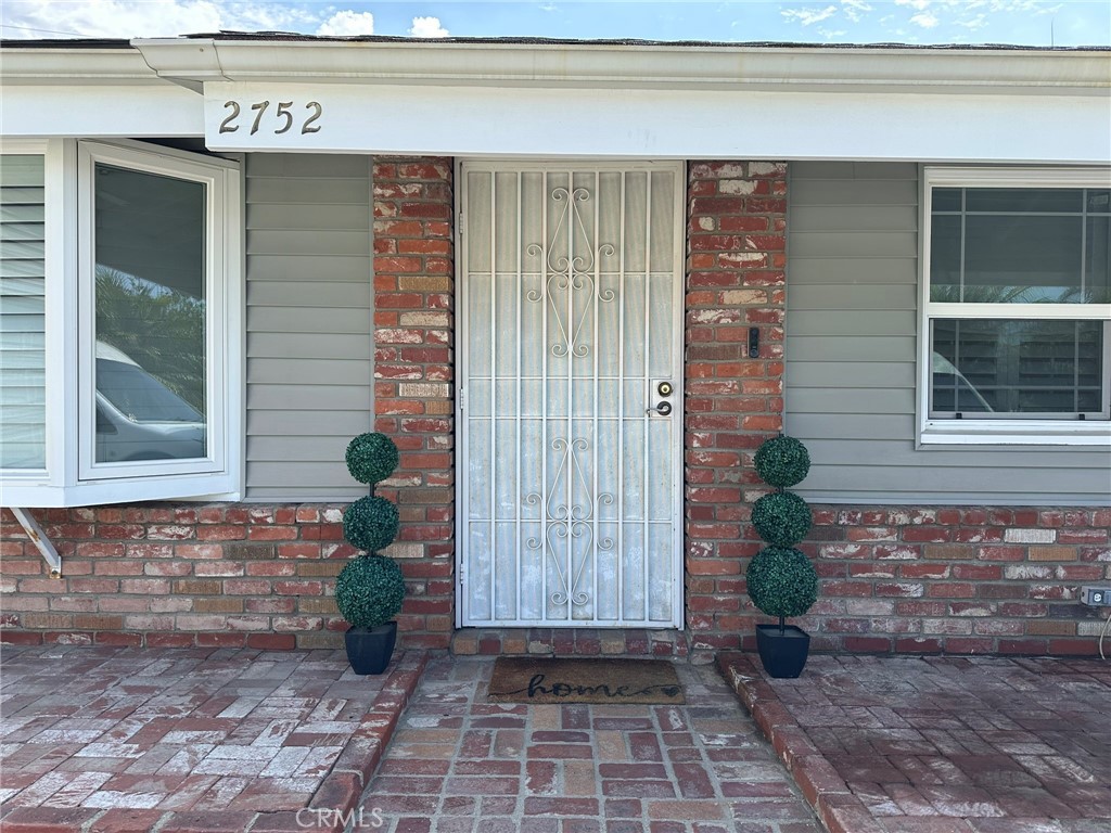 2752 Wanda Avenue Simi Valley, CA 93065 - Photo 3 of 40 a front view of a house