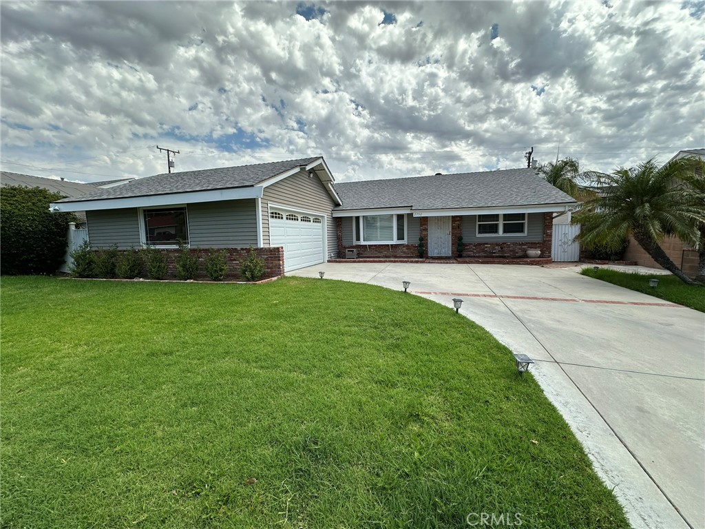 2752 Wanda Avenue Simi Valley, CA 93065 - Photo 37 of 40 a front view of house with yard and green space
