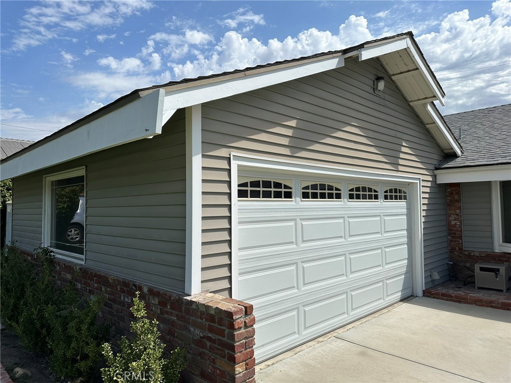 2752 Wanda Avenue Simi Valley, CA 93065 - Photo 40 of 40 a front view of a house with garage