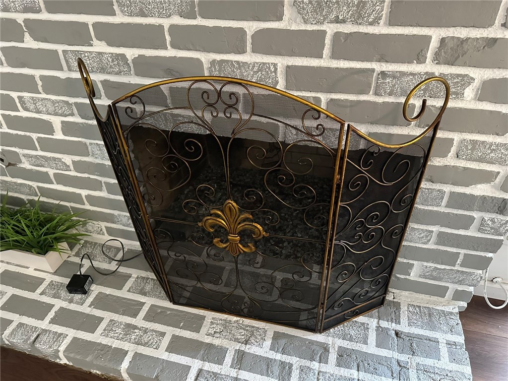 2752 Wanda Avenue Simi Valley, CA 93065 - Photo 7 of 40 a view of a door of the house