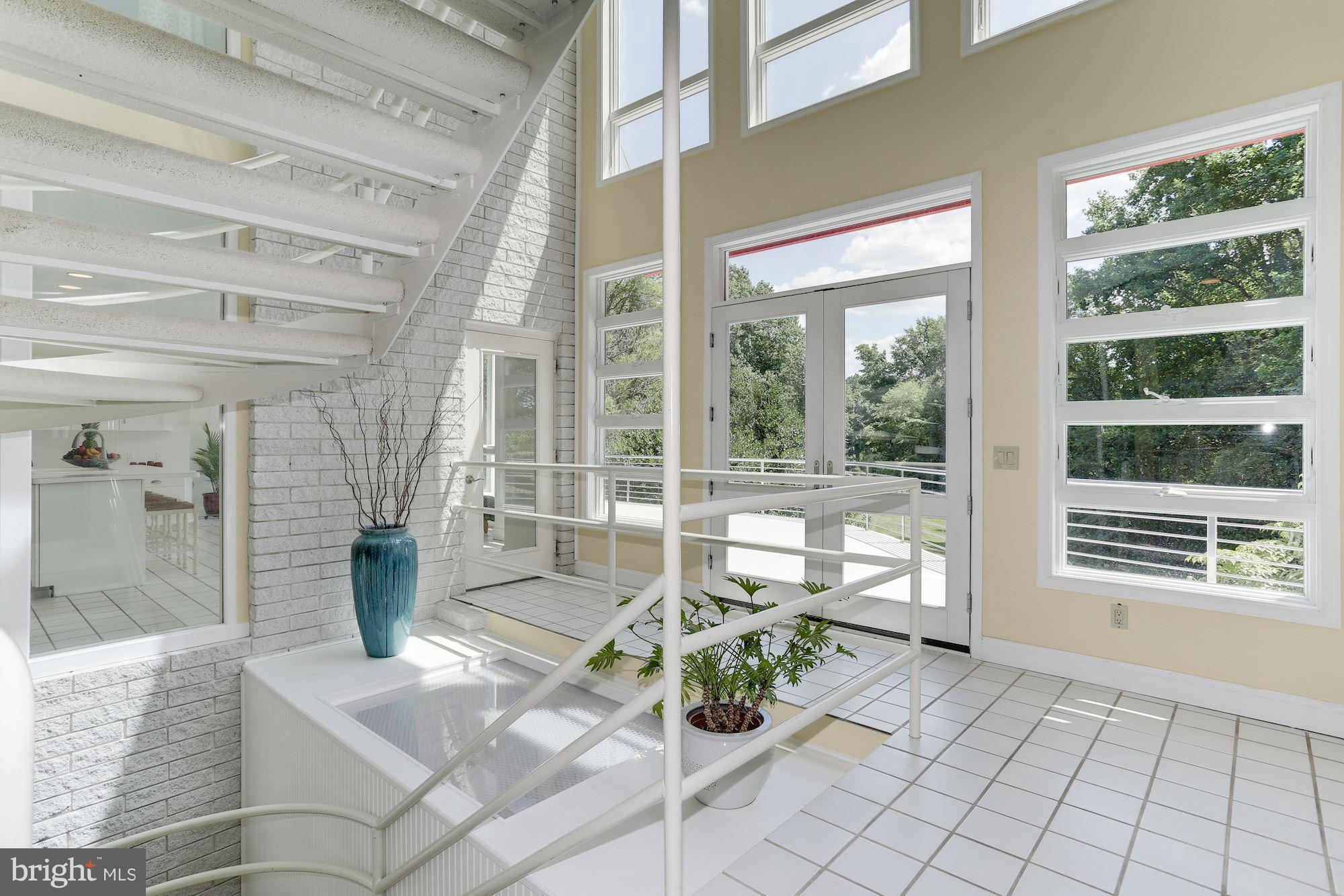 1582 Rossback Road Davidsonville, MD 21035 - Photo 5 of 30 MAIN: Solarium Foyer