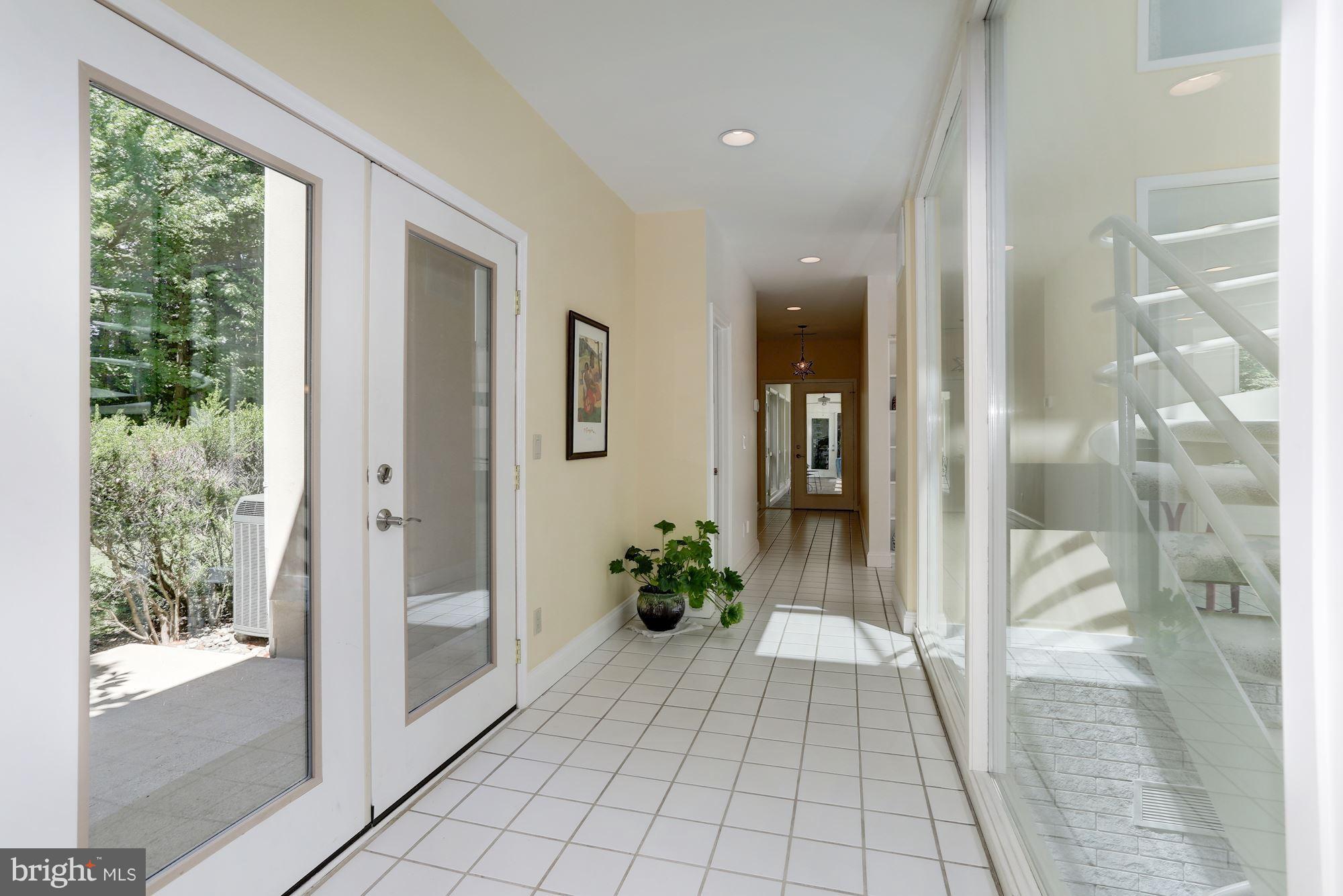 1582 Rossback Road Davidsonville, MD 21035 - Photo 9 of 30 MAIN: Rear Hallway