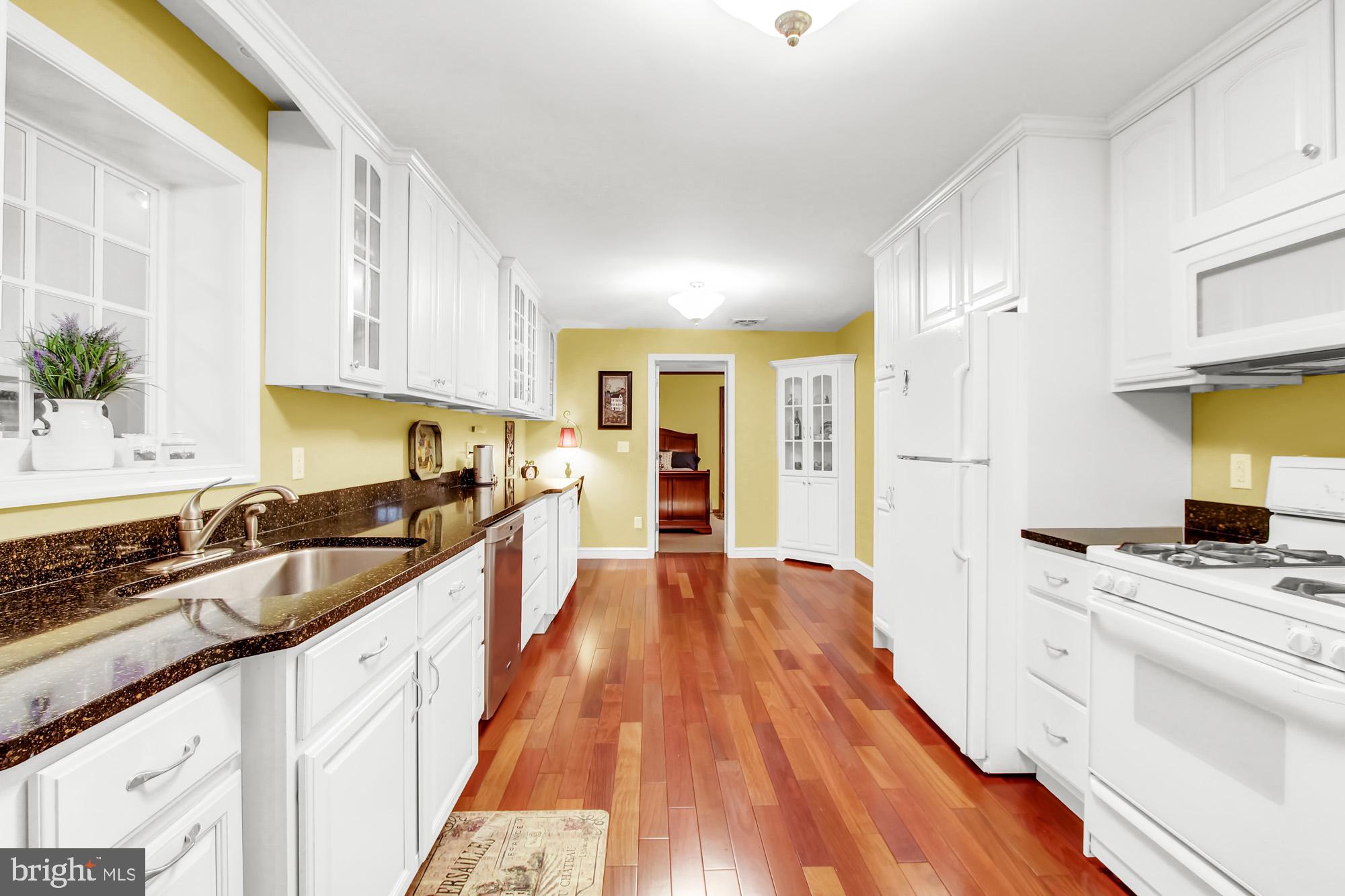 472 Hillcrest Road York, PA 17403 - Photo 8 of 35
