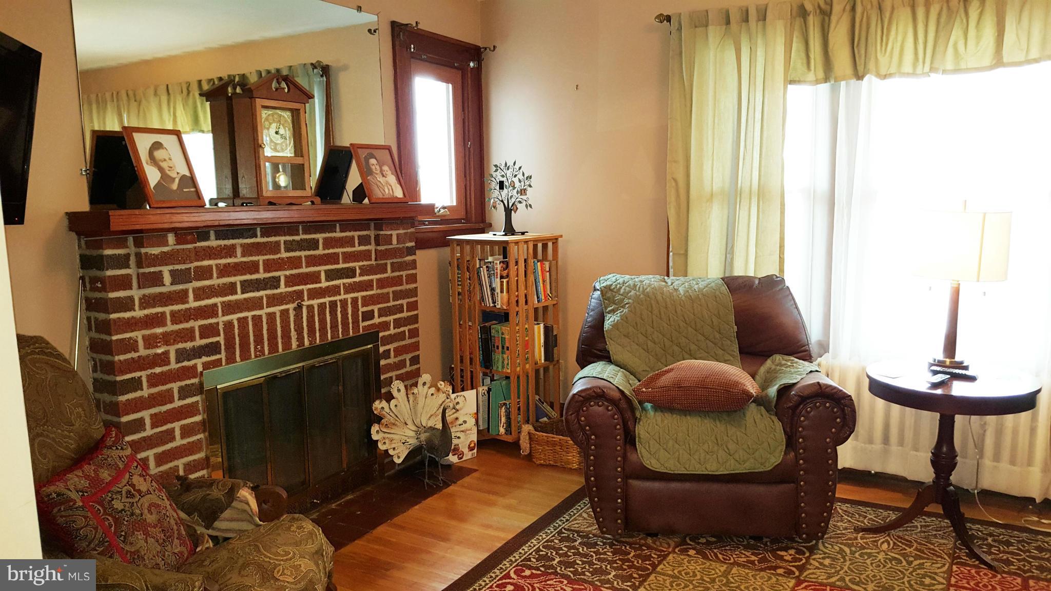 13510 Spriggs Road Hagerstown, MD 21742 - Photo 8 of 29 Living Room
