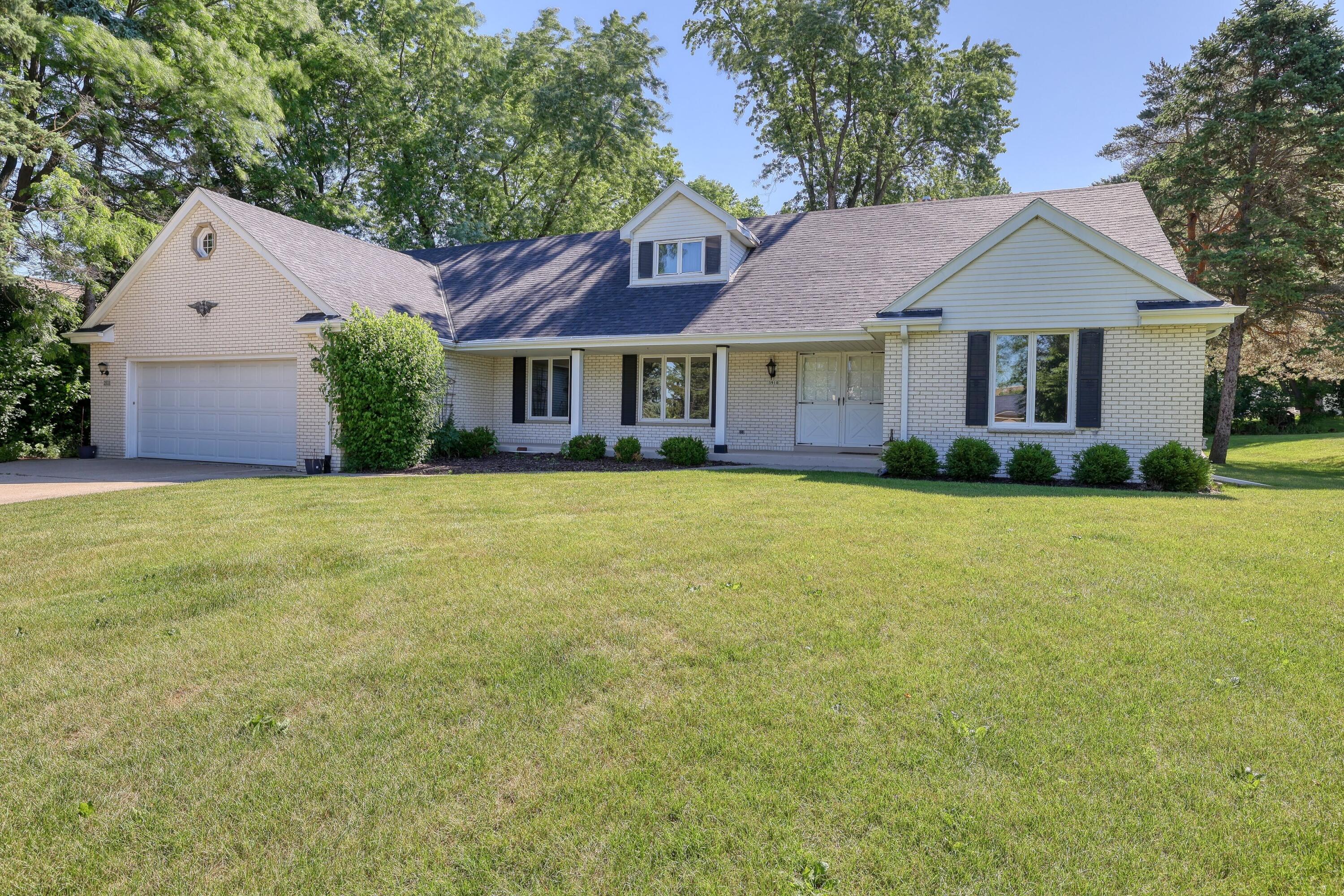 3910 Fresno Road Brookfield, WI 53045 - Photo 47 of 47 Front