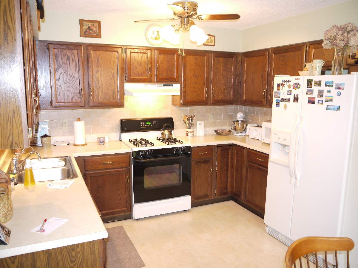 3519 Ridge Court Davenport, IA 52806 - Photo 2 of 23 Gallery Image 2