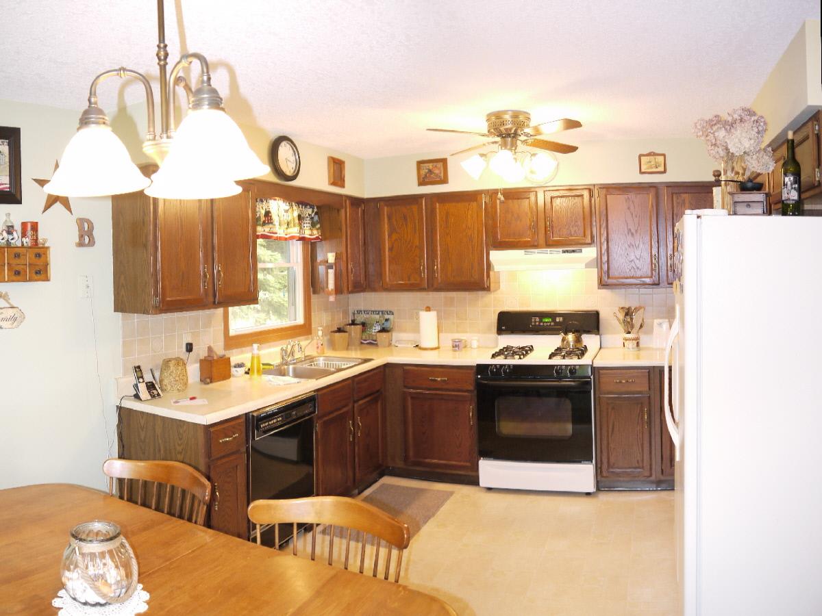 3519 Ridge Court Davenport, IA 52806 - Photo 3 of 23 Gallery Image 3