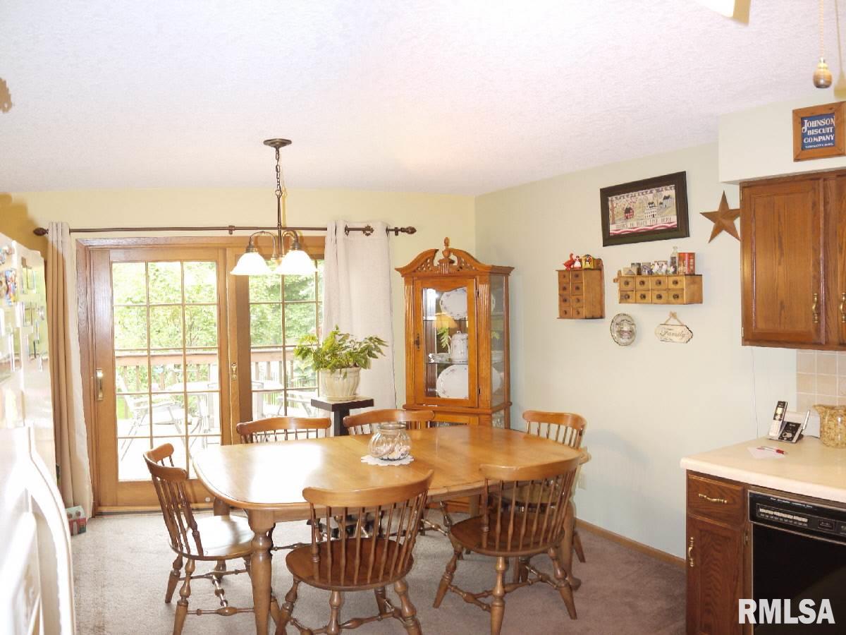 3519 Ridge Court Davenport, IA 52806 - Photo 4 of 23 Gallery Image 4