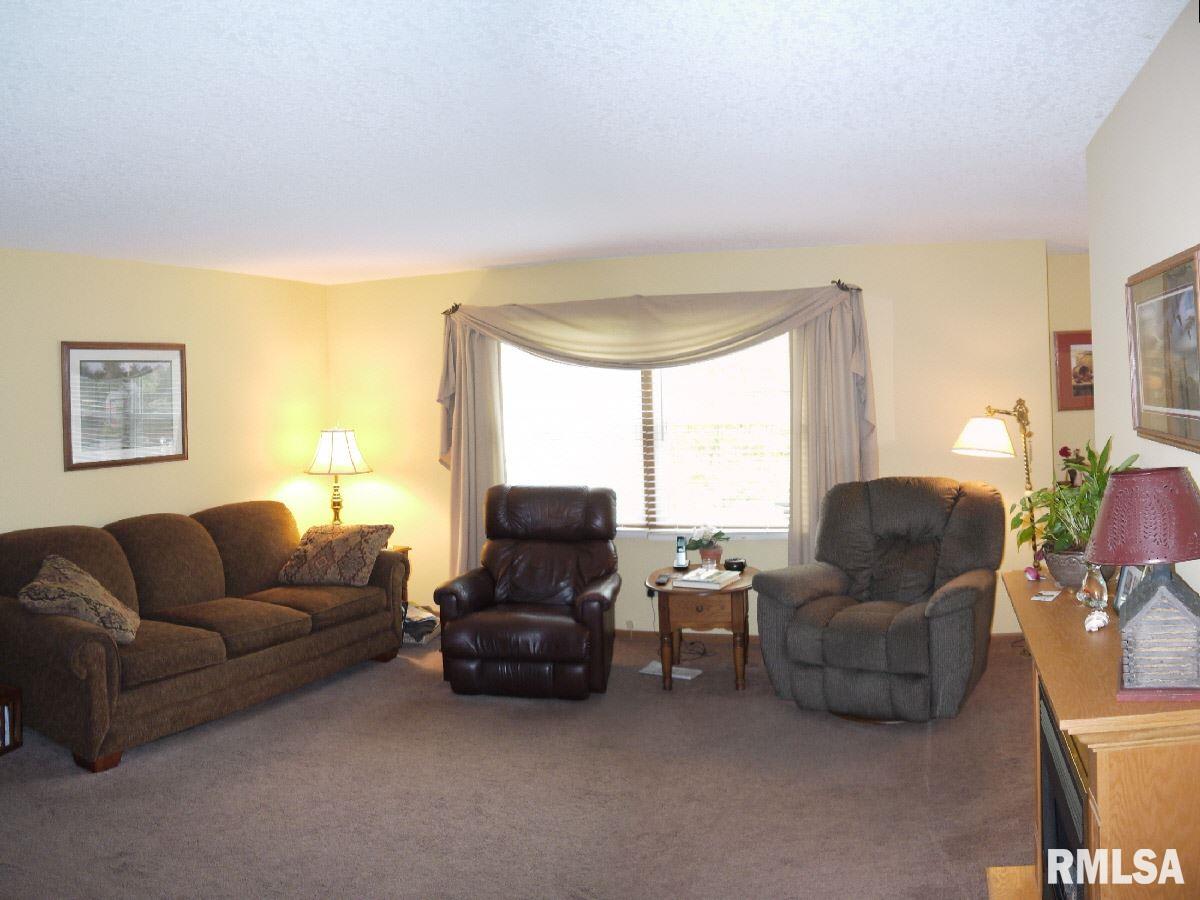 3519 Ridge Court Davenport, IA 52806 - Photo 6 of 23 Gallery Image 6