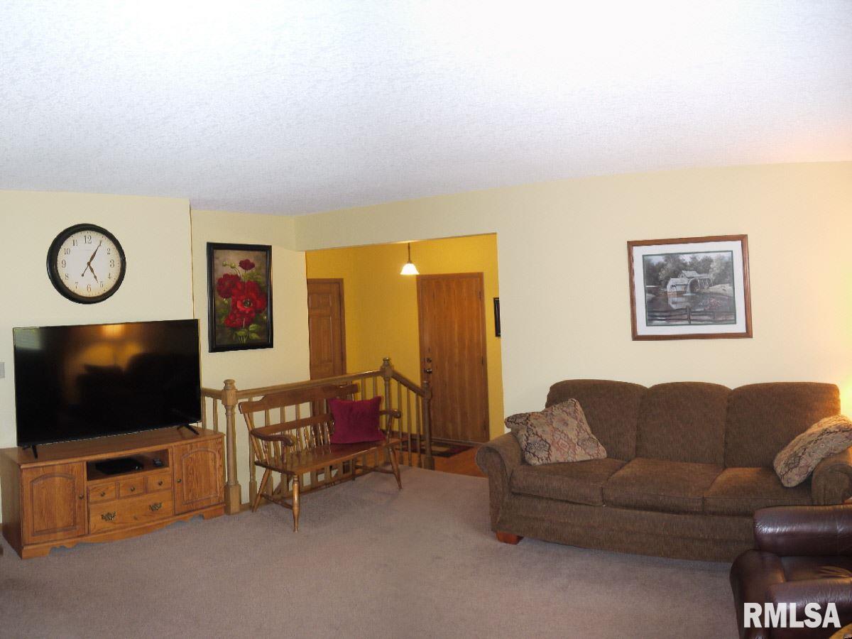 3519 Ridge Court Davenport, IA 52806 - Photo 7 of 23 Gallery Image 7