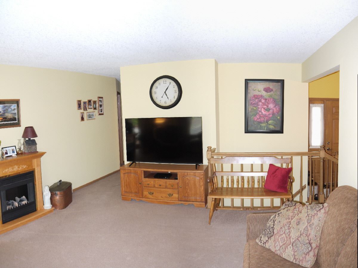 3519 Ridge Court Davenport, IA 52806 - Photo 8 of 23 Gallery Image 8