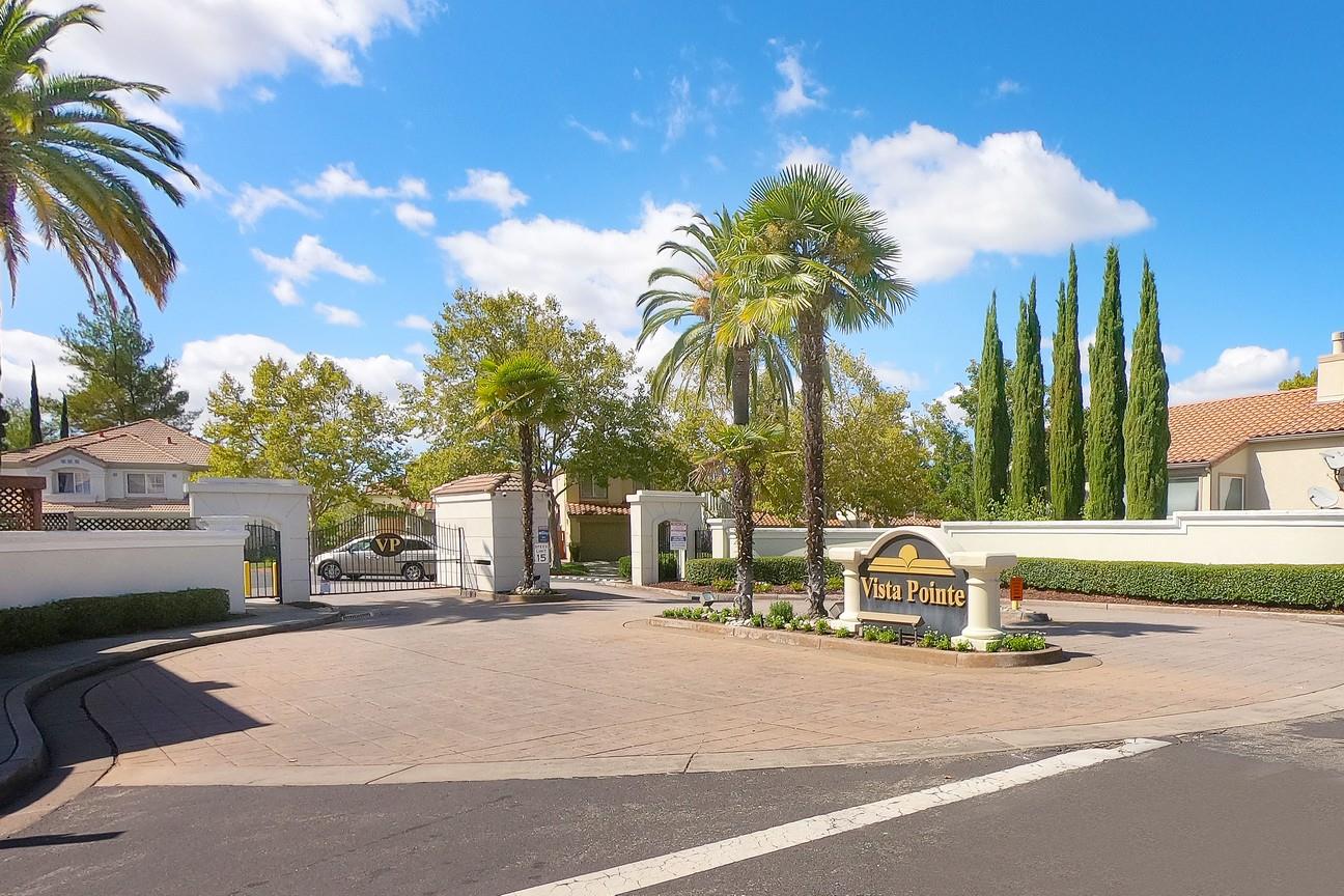 330 Jade Court San Ramon, CA 94582 - Photo 4 of 5 Gallery Image 4