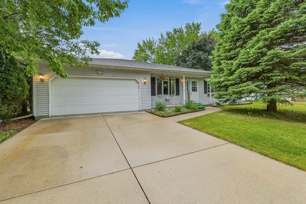 $330,000 | 836 Meadowbrook Lane, Fond du Lac, WI 54935