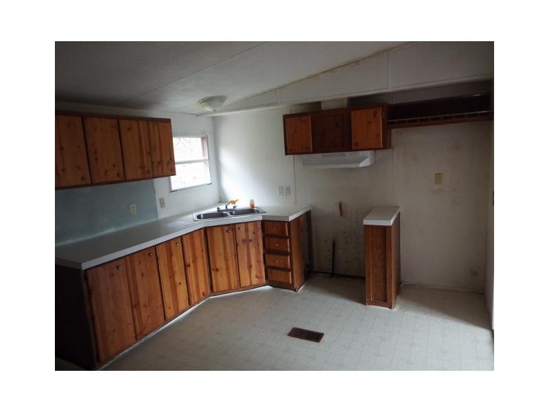 733 Harrison City Road Trafford, PA 15085 - Photo 5 of 14 Kitchen.