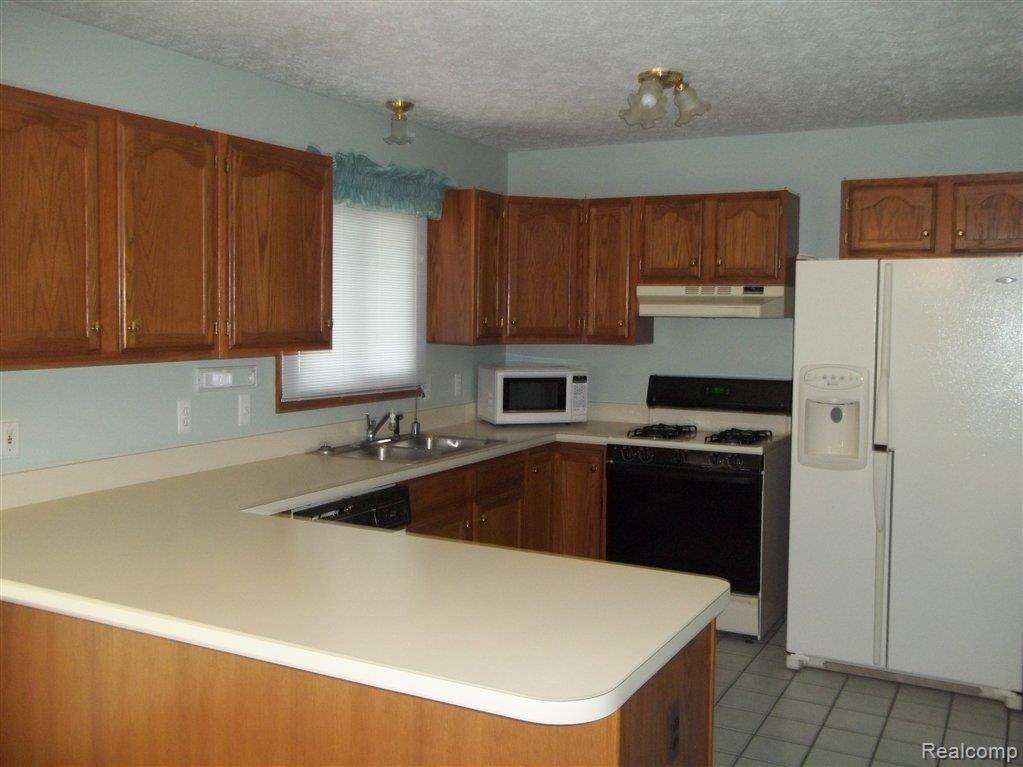 2759 Pinckney Road Howell, MI 48843 - Photo 8 of 8 Kitchen
