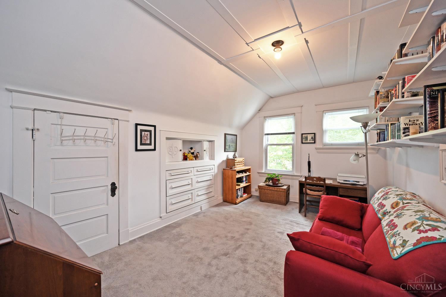637 Riddle Road Cincinnati, OH 45220 - Photo 32 of 43 Gallery Image 32