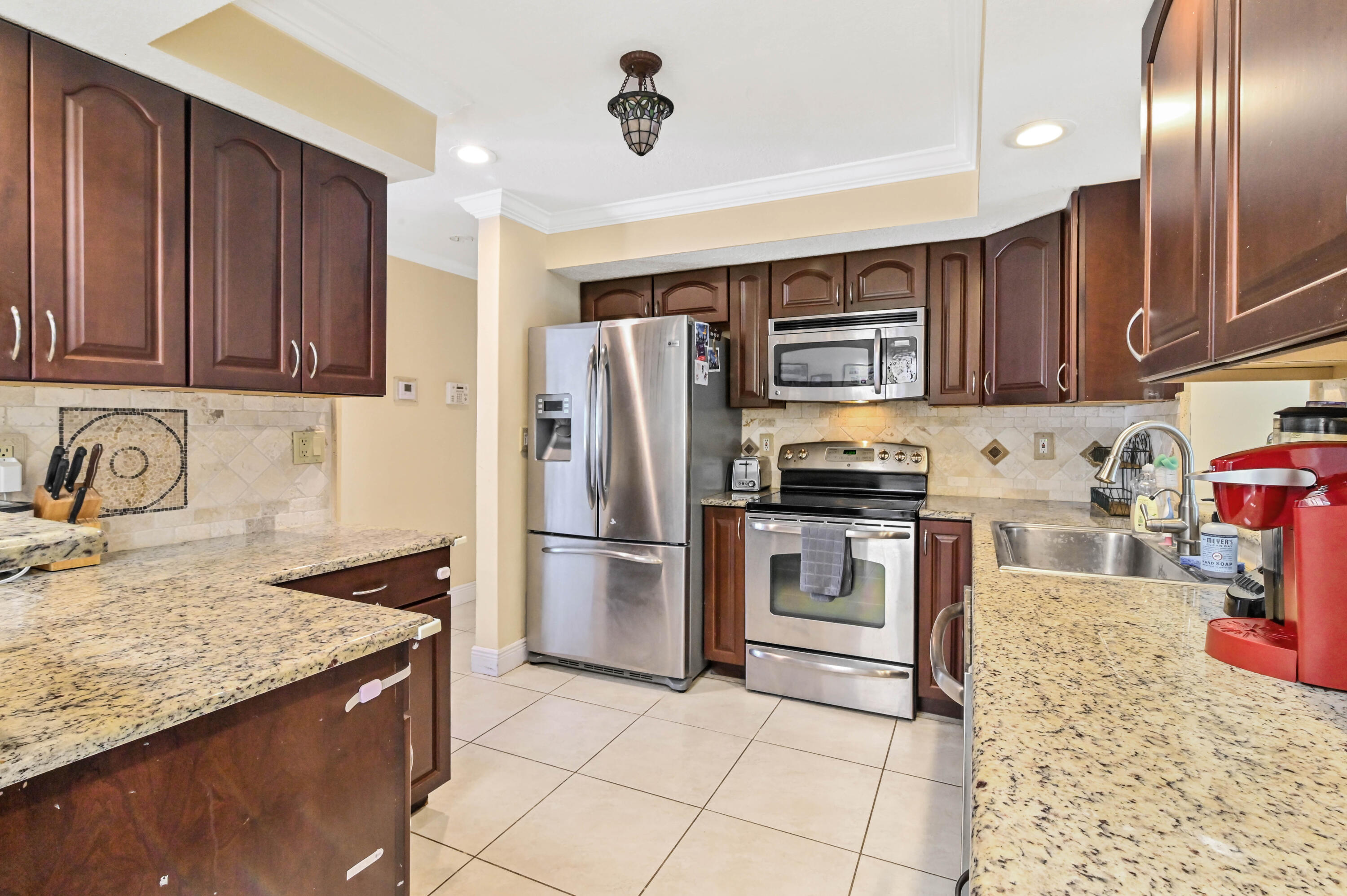 284 Northwest 46th Street Boca Raton, FL 33431 - Photo 12 of 37 10 Kitchen 03