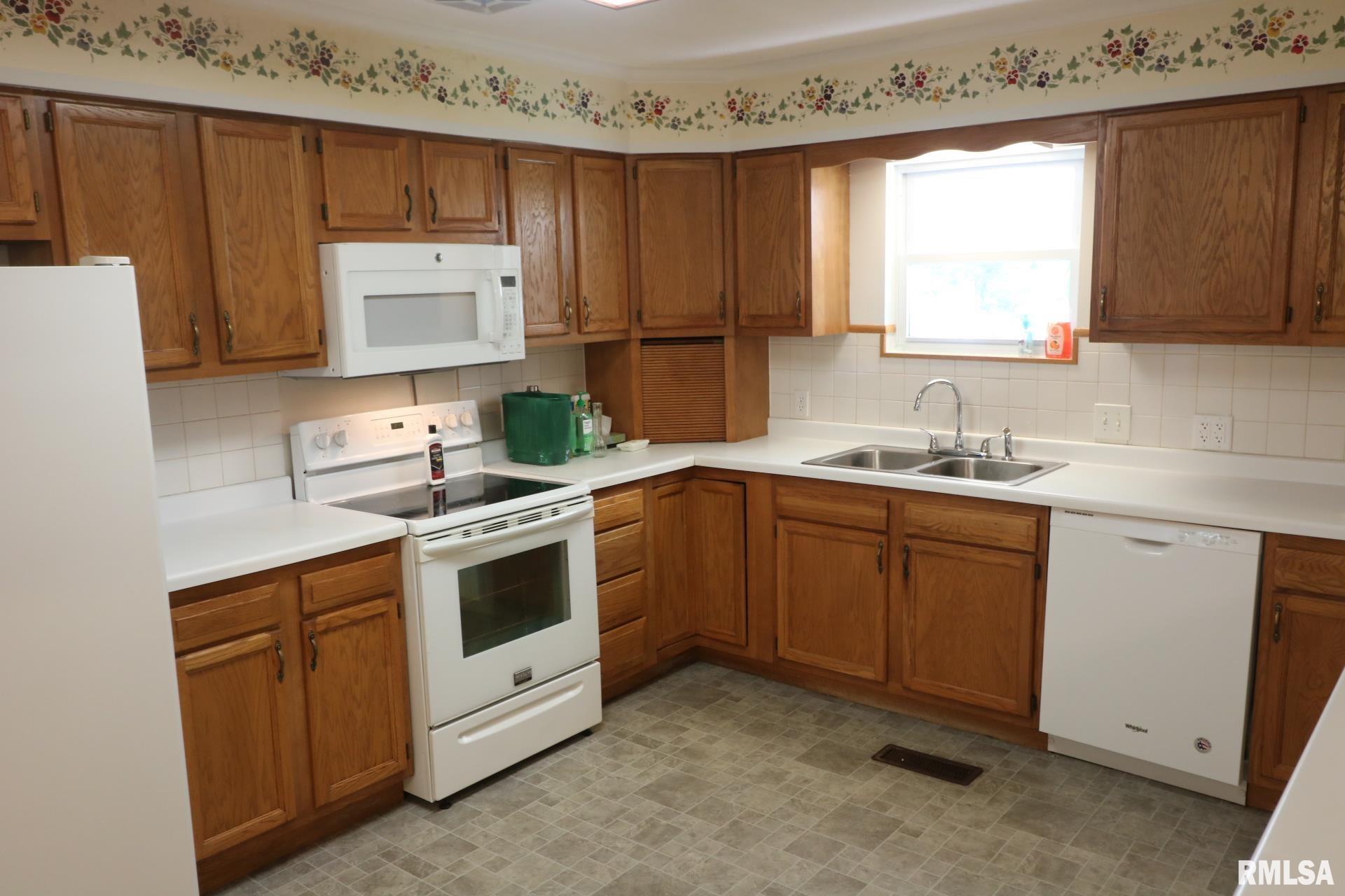 2312 Nielson Crossing Road Marion, IL 62959 - Photo 9 of 43