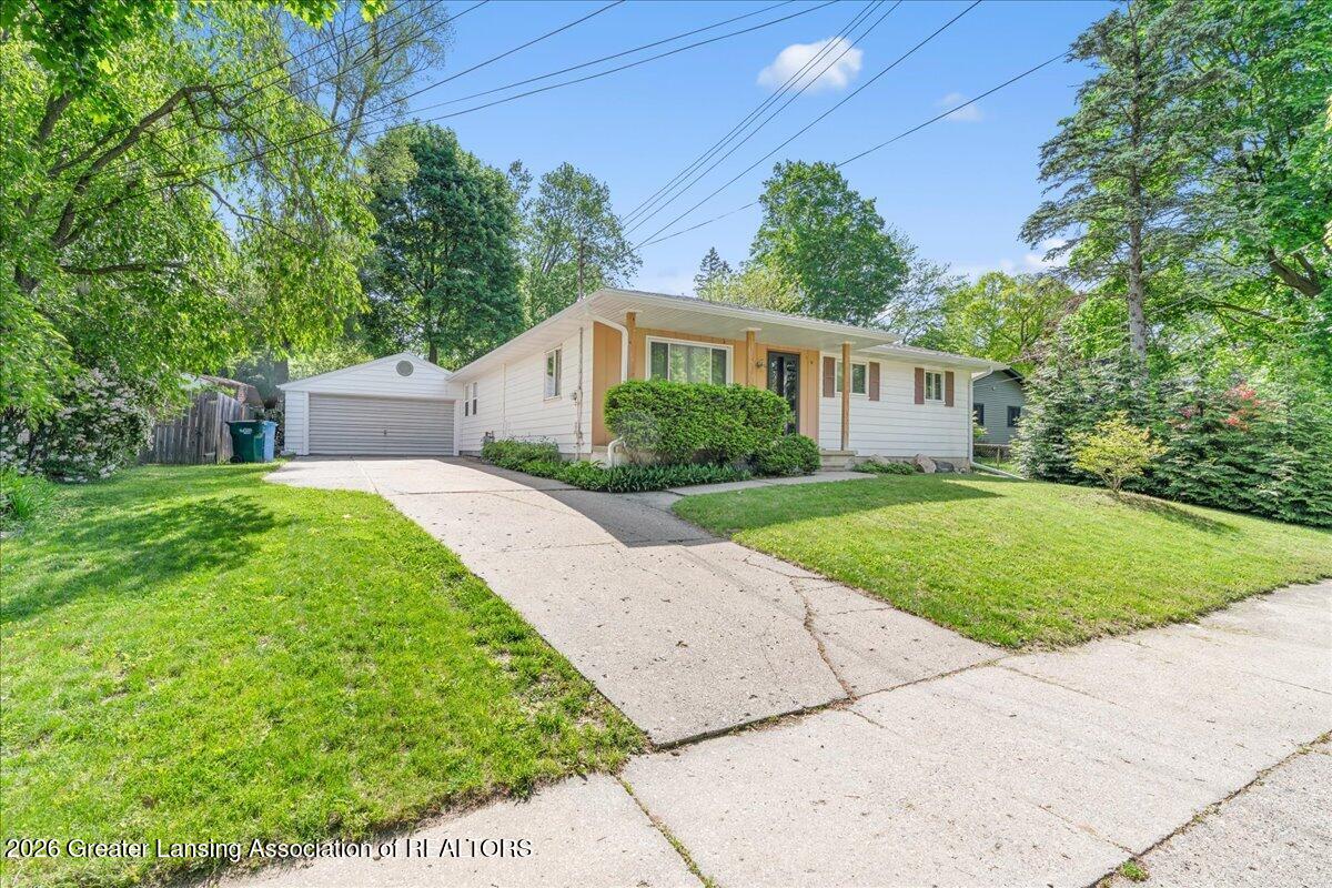 2010 Riverside Court Lansing, MI 48906 - Photo 3 of 27 03-Media Jett - 35